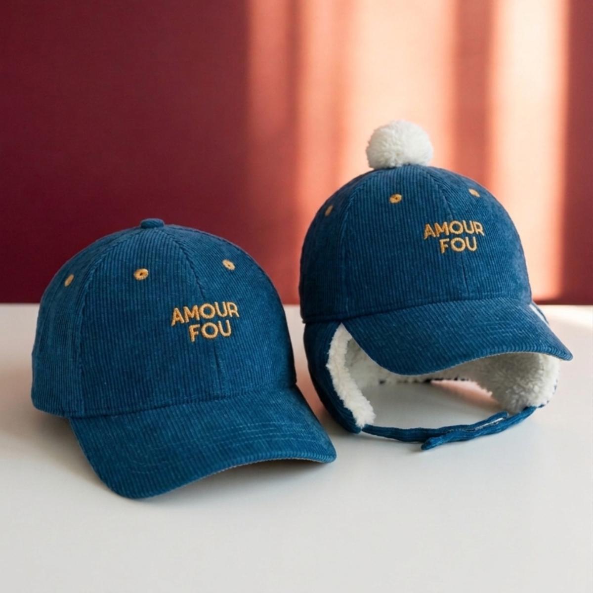 chapka-bebe-enfant-chamaye-assorti-papa-maman-enfant-casquette-papa-fils-cadeau-fete-des-peres-casquette-mere-fille-cadeau-naissance-maman-bebe-cadeau-original-famille-casquette-personnalisable-broderie-amour-fou-bleu