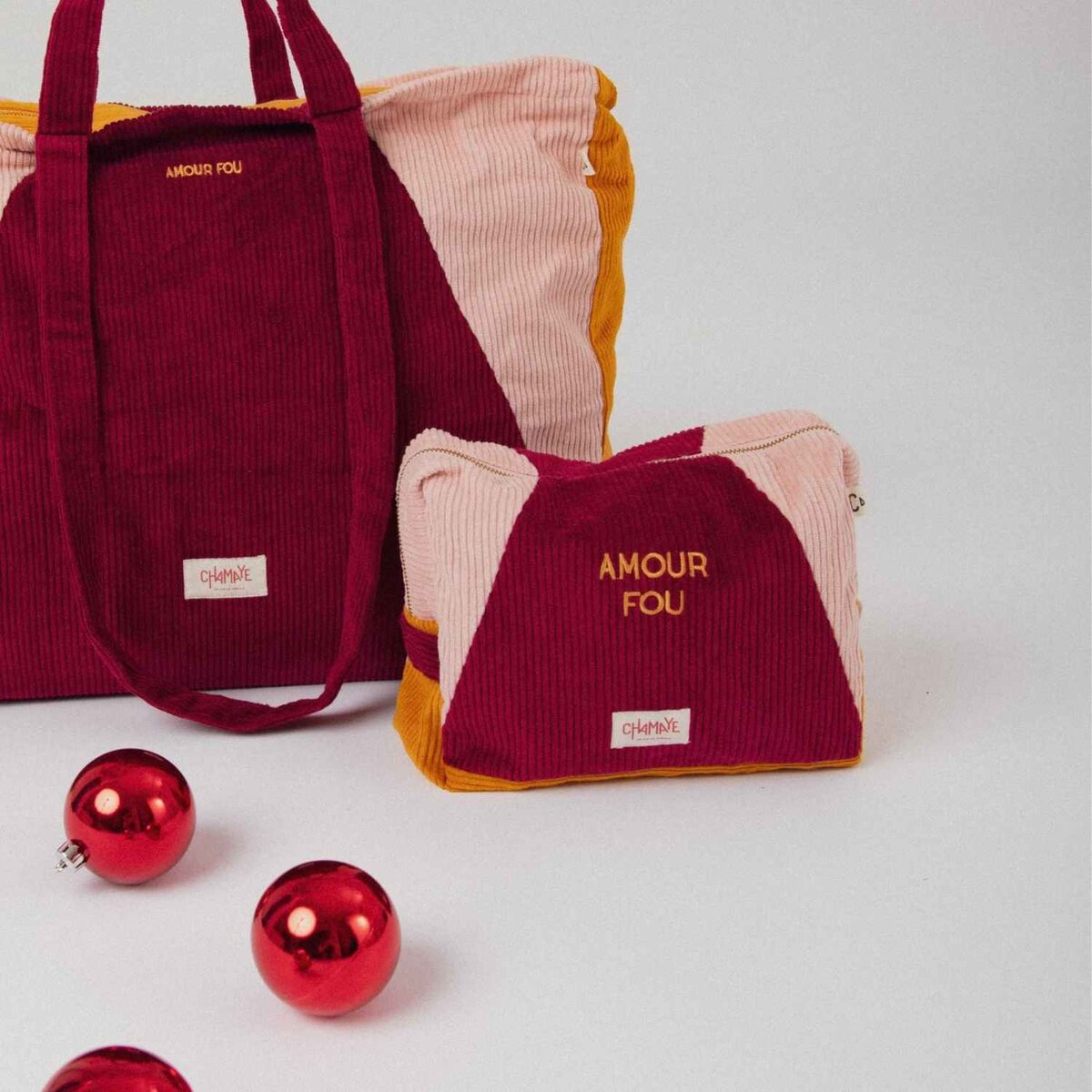 trousse-de-toilette-bebe-enfant-chamaye-assorti-papa-maman-enfant-casquette-papa-fils-cadeau-fete-des-peres-casquette-mere-fille-cadeau-naissance-maman-bebe-cadeau-original-famille-casquette-personnalisable-broderie-amour-fou-rose