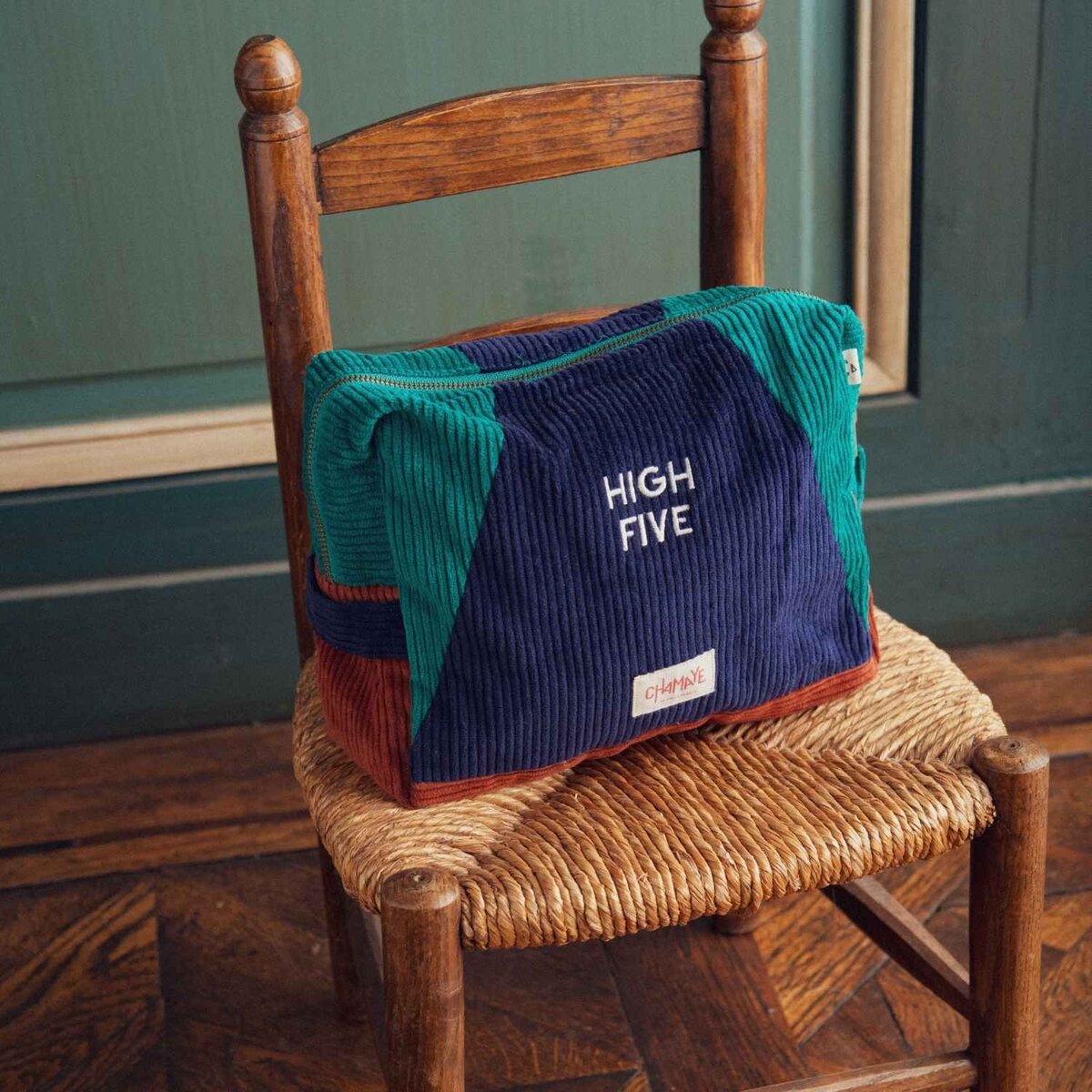 trousse-de-toilette-bebe-enfant-chamaye-assorti-papa-maman-enfant-casquette-papa-fils-cadeau-fete-des-peres-casquette-mere-fille-cadeau-naissance-maman-bebe-cadeau-original-famille-casquette-personnalisable-broderie-high-five-bleu-vert