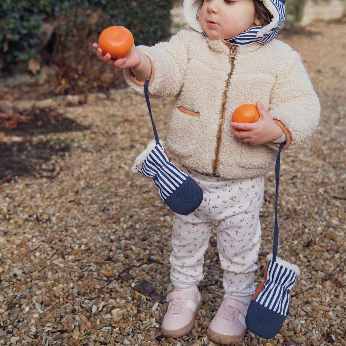moufles-bebe-enfant-chamaye-assorti-papa-maman-enfant-casquette-papa-fils-cadeau-fete-des-peres-casquette-mere-fille-cadeau-naissance-maman-bebe-cadeau-original-famille-casquette-personnalisable-broderie-bleu