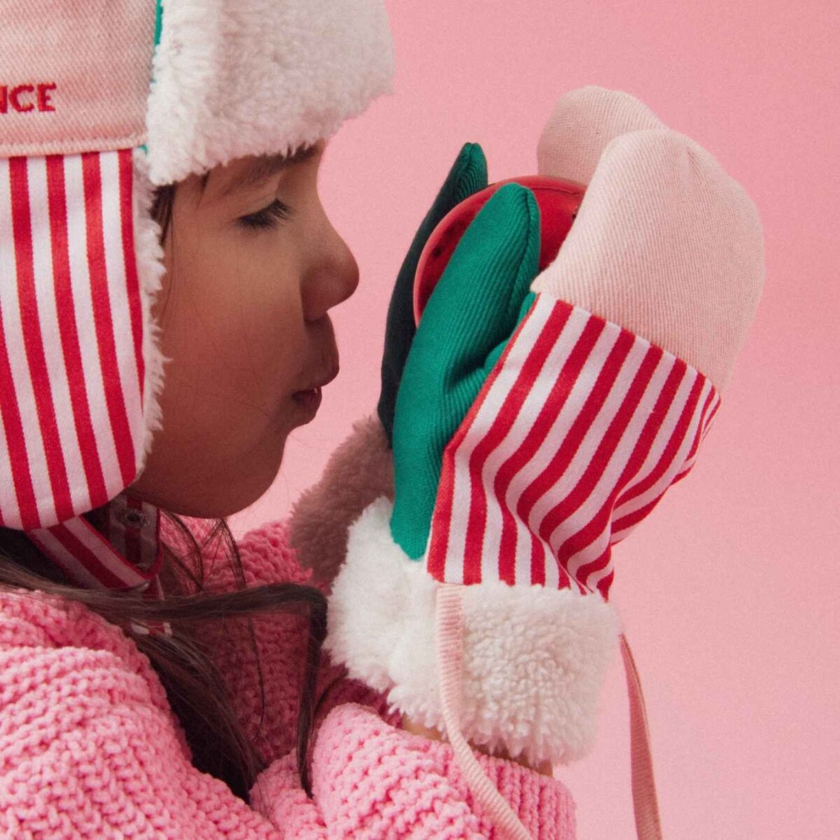moufles-bebe-enfant-chamaye-assorti-papa-maman-enfant-casquette-papa-fils-cadeau-fete-des-peres-casquette-mere-fille-cadeau-naissance-maman-bebe-cadeau-original-famille-casquette-personnalisable-broderie-rose