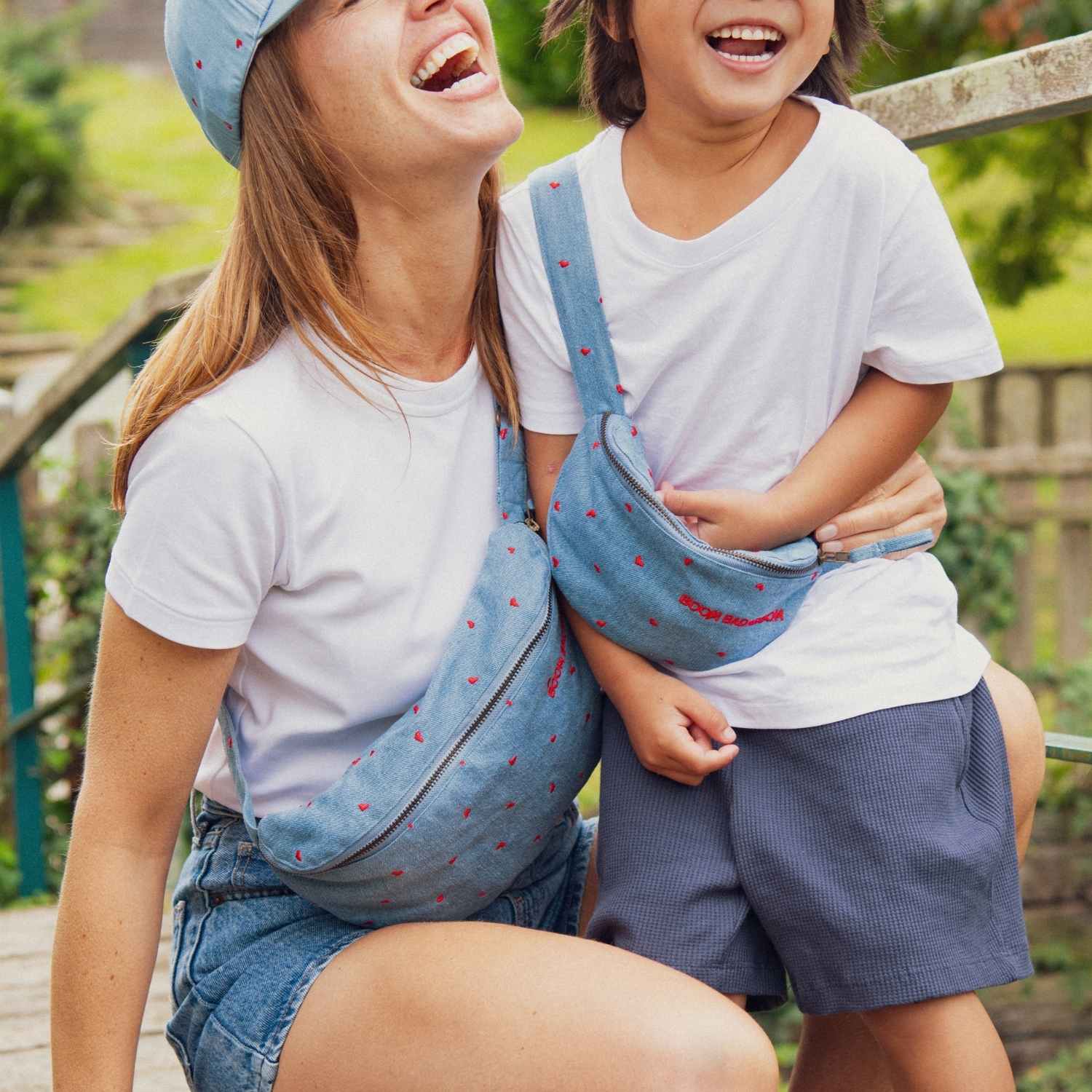 banane-parent-enfant-banane-maman-mixte-enfant-cadeau-été-maman-enfant-cadeau-anniversaire-petite-fille-matchy-matchy-cadeau-famille-cadeau-mere-fille-original-cadeau-mere-fille-pratique-matchy-matchy-cadeaux-fête-des-meres-famille-marque-francaise -motif-boom-coeur