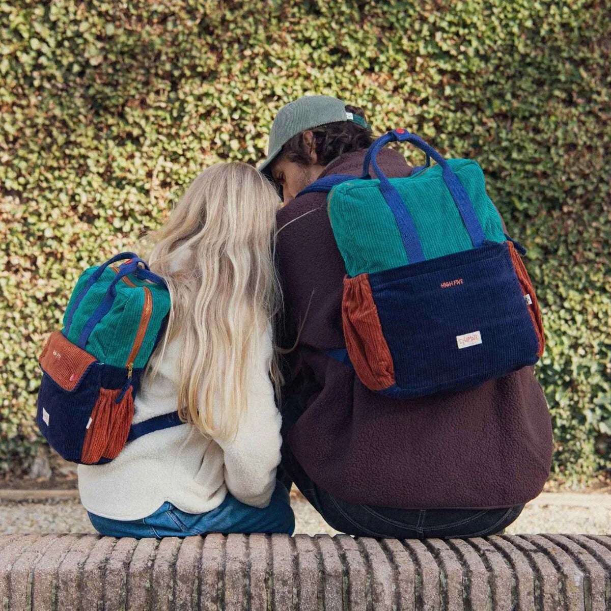 sac-à-dos-enfant-papa-maman-chamaye-assorti-parent-enfant-sac-papa-fils-cadeau-fete-des-peres-sac-mere-fille-cadeau-naissance-maman-sac-matchy-matchy-cadeau-original-famille-broderie-high-five