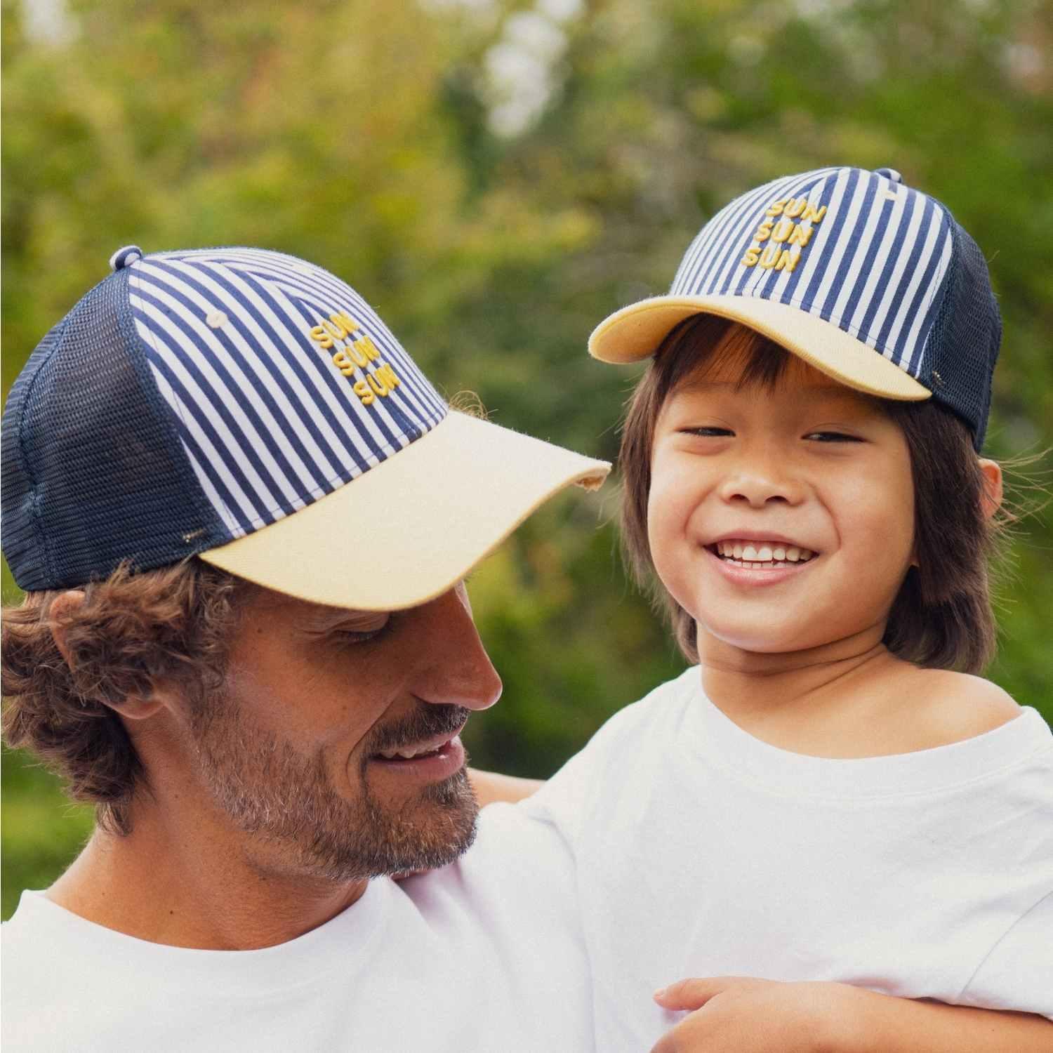 casquette-bebe-enfant-parent-chamaye-assorti-papa-maman-enfant-casquette-papa-fils-cadeau-fete-des-peres-casquette-mere-fille-cadeau-naissance-maman-bebe-cadeau-original-famille-casquette-personnalisable-broderie-trucker-sun-sun-sun