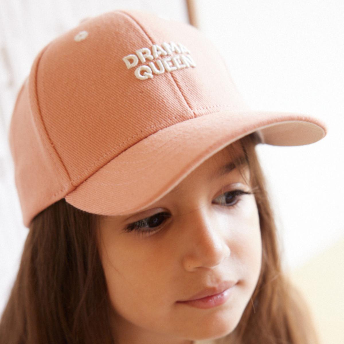 casquette-bebe-enfant-parent-chamaye-assorti-papa-maman-enfant-casquette-papa-fils-cadeau-fete-des-peres-casquette-mere-fille-cadeau-naissance-maman-bebe-cadeau-original-famille-casquette-personnalisable-broderie-drama-queen