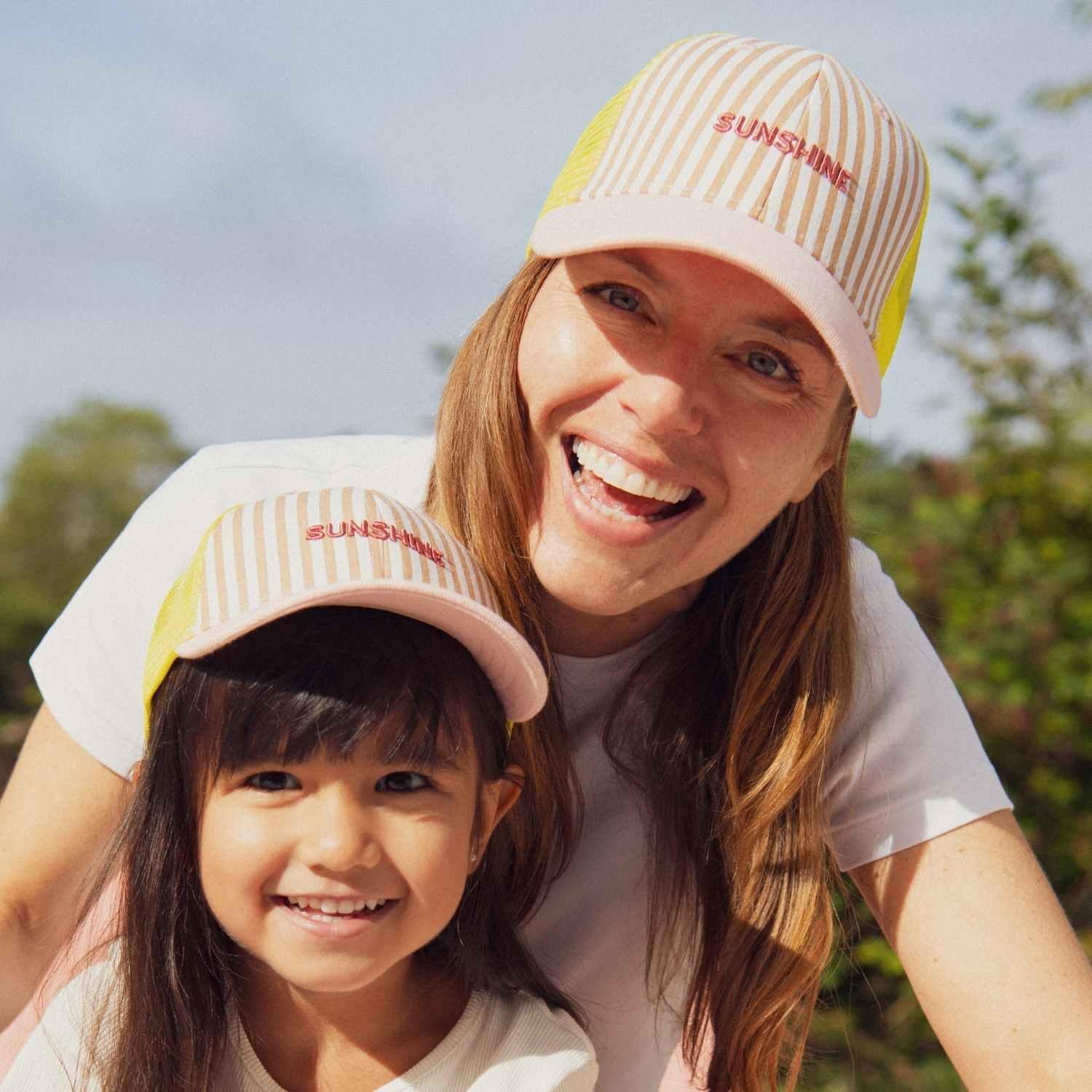 casquette-bebe-enfant-parent-chamaye-assorti-papa-maman-enfant-casquette-papa-fils-cadeau-fete-des-peres-casquette-mere-fille-cadeau-naissance-maman-bebe-cadeau-original-famille-casquette-personnalisable-broderie-sunshine