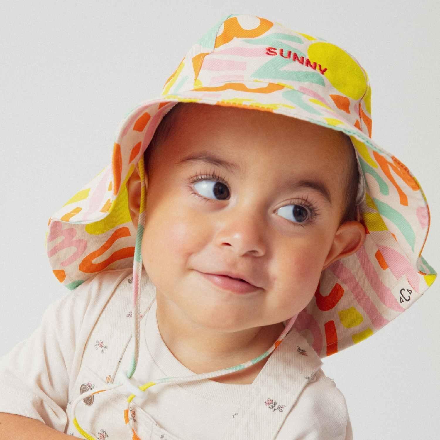 chapeau-bebe-enfant-soleil-chamaye-assorti-papa-maman-enfant-casquette-papa-fils-cadeau-fete-des-peres-casquette-mere-fille-cadeau-naissance-maman-bebe-cadeau-original-famille-casquette-personnalisable-broderie-sunny