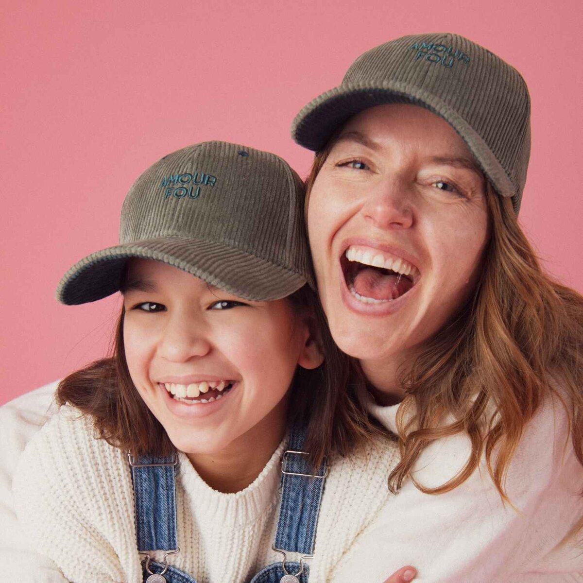 casquette-bebe-enfant-parent-chamaye-assorti-papa-maman-enfant-casquette-papa-fils-cadeau-fete-des-peres-casquette-mere-fille-cadeau-naissance-maman-bebe-cadeau-original-famille-casquette-personnalisable-broderie-amour-fou-kaki