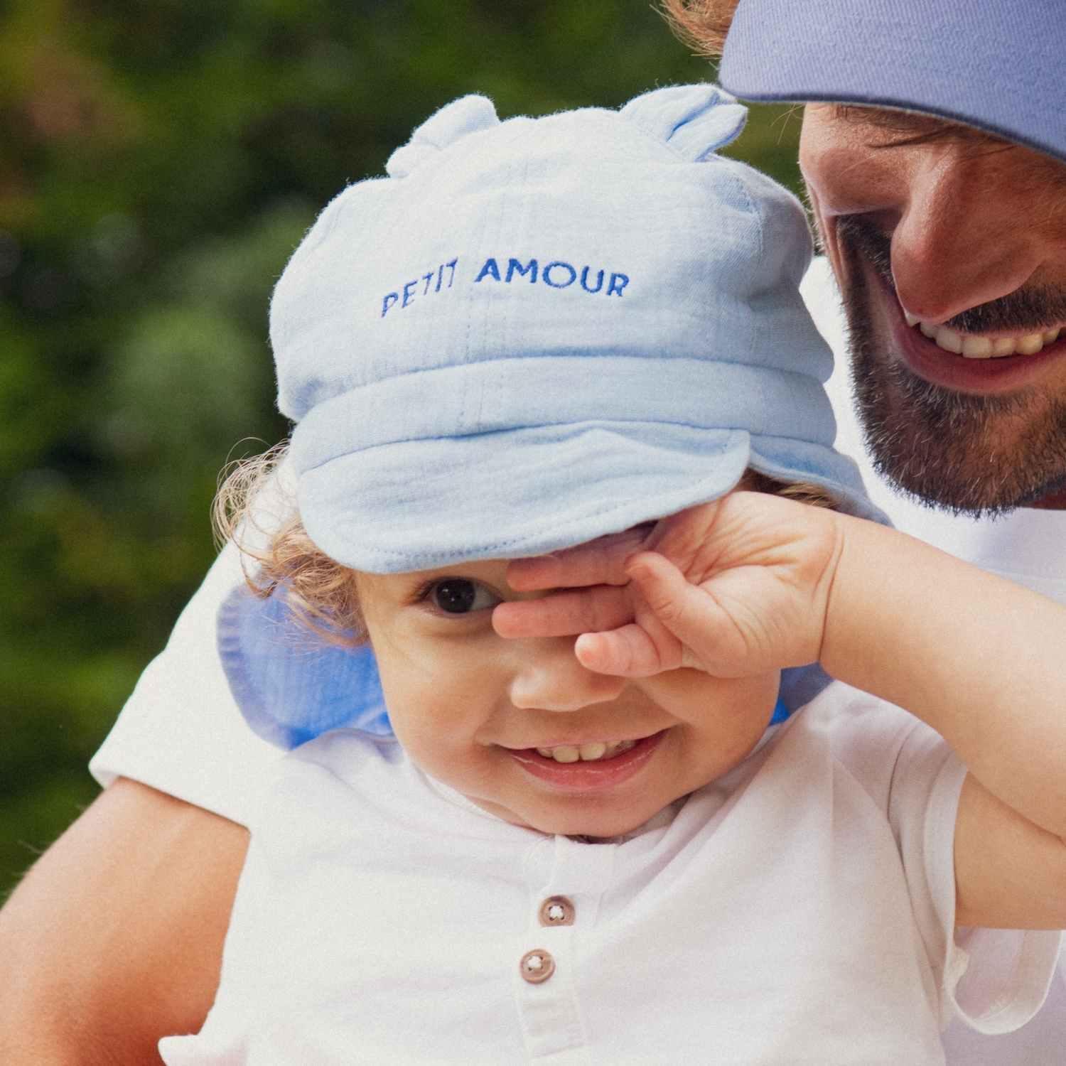 chapeau-bebe-enfant-soleil-chamaye-assorti-papa-maman-enfant-casquette-papa-fils-cadeau-fete-des-peres-casquette-mere-fille-cadeau-naissance-maman-bebe-cadeau-original-famille-casquette-personnalisable-broderie-petit-amour