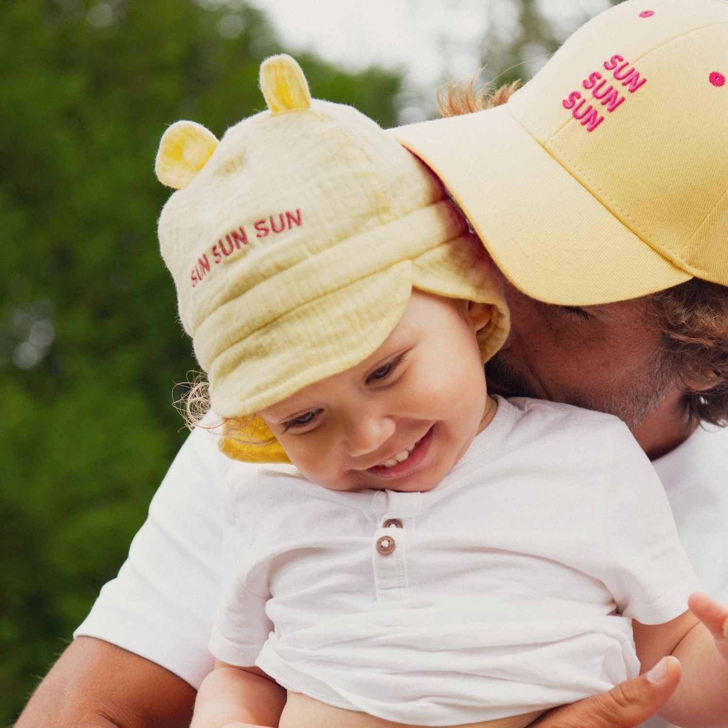 chapeau-bebe-enfant-soleil-chamaye-assorti-papa-maman-enfant-casquette-papa-fils-cadeau-fete-des-peres-casquette-mere-fille-cadeau-naissance-maman-bebe-cadeau-original-famille-casquette-personnalisable-broderie-sun