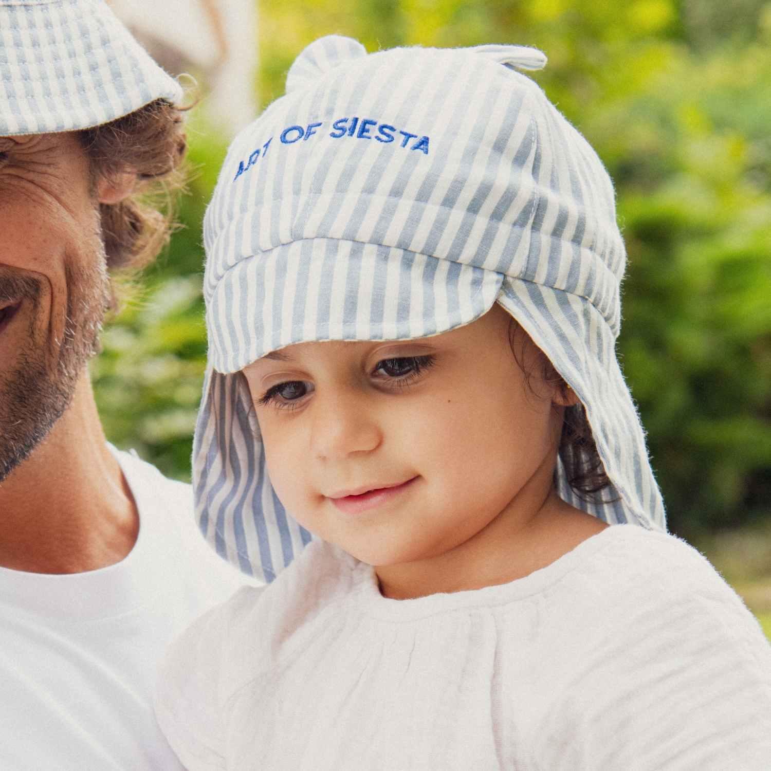 chapeau-bebe-enfant-soleil-chamaye-assorti-papa-maman-enfant-casquette-papa-fils-cadeau-fete-des-peres-casquette-mere-fille-cadeau-naissance-maman-bebe-cadeau-original-famille-casquette-personnalisable-broderie-art-of-siesta
