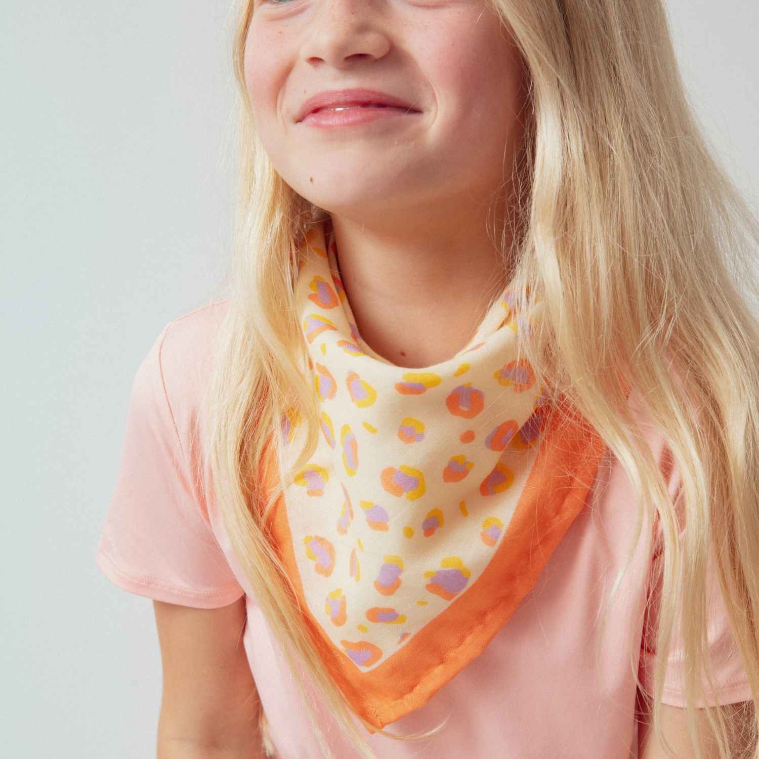 foulard-parent-enfant-coton-foulard-maman-enfant-cadeau-maman-fête-des-mères-cadeau-anniversaire-petite-fille-matchy-matchy-cadeau-famille-cadeau-mère-fille-original-cadeau-pratique-matchy-matchy-cadeaux-noel-famille-marque-francaise-motif 