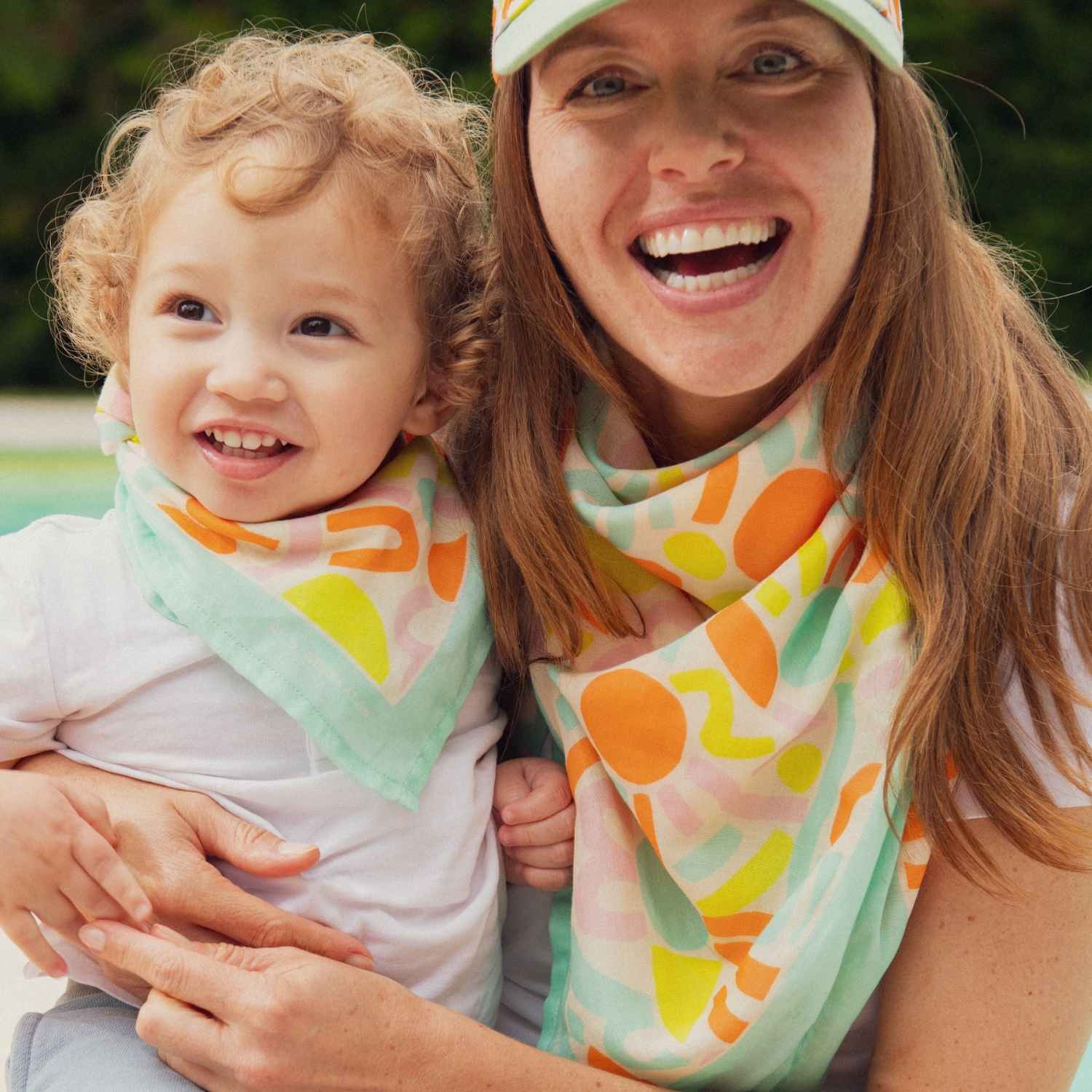 foulard-parent-enfant-coton-foulard-maman-enfant-cadeau-maman-fête-des-mères-cadeau-anniversaire-petite-fille-matchy-matchy-cadeau-famille-cadeau-mère-fille-original-cadeau-pratique-matchy-matchy-cadeaux-noel-famille-marque-francaise-motif 