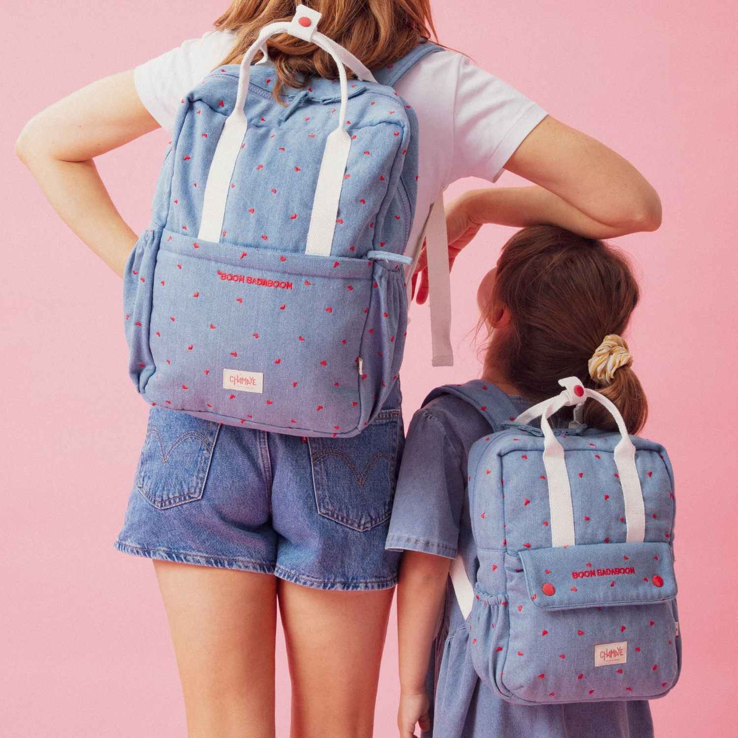 sac-à-dos-enfant-adulte-papa-maman-chamaye-assorti-parent-enfant-sac-papa-fils-cadeau-fete-des-peres-sac-mere-fille-cadeau-naissance-maman-matchy-matchy-cadeau-original-famille-broderie-motif-rentreescolaire-boom-badaboom