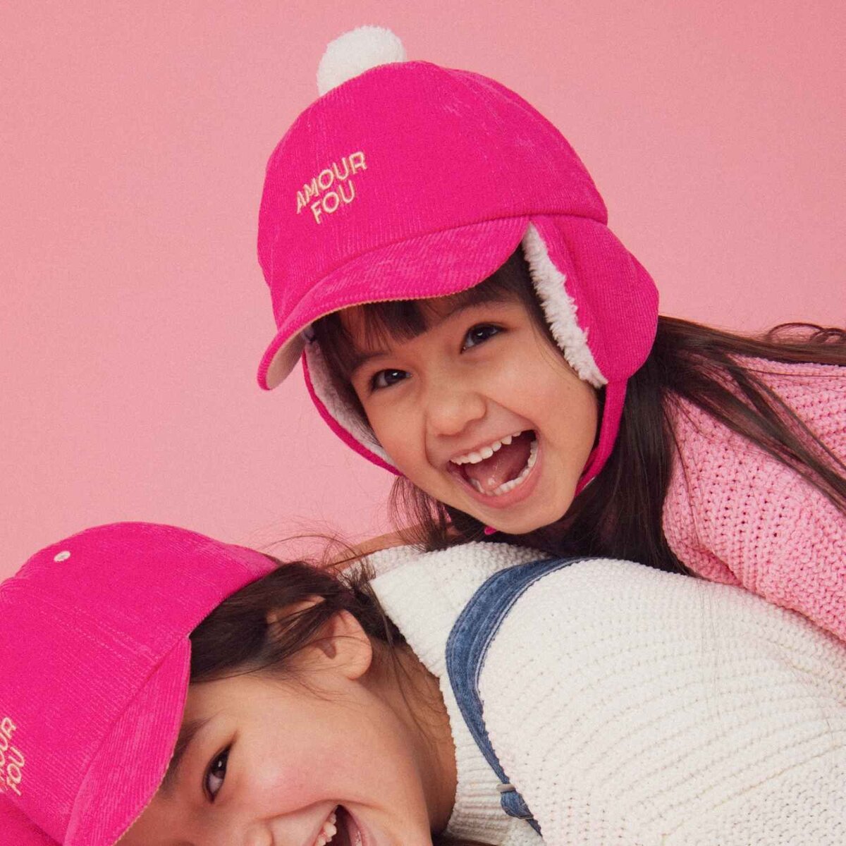 chapka-bebe-enfant-chamaye-assorti-papa-maman-enfant-casquette-papa-fils-cadeau-fete-des-peres-casquette-mere-fille-cadeau-naissance-maman-bebe-cadeau-original-famille-casquette-personnalisable-broderie-amour-fou-rose