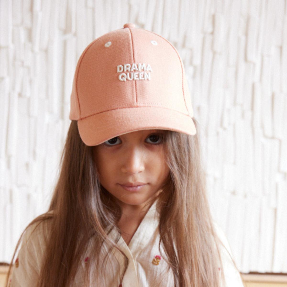 casquette-bebe-enfant-parent-chamaye-assorti-papa-maman-enfant-casquette-papa-fils-cadeau-fete-des-peres-casquette-mere-fille-cadeau-naissance-maman-bebe-cadeau-original-famille-casquette-personnalisable-broderie-drama-queen