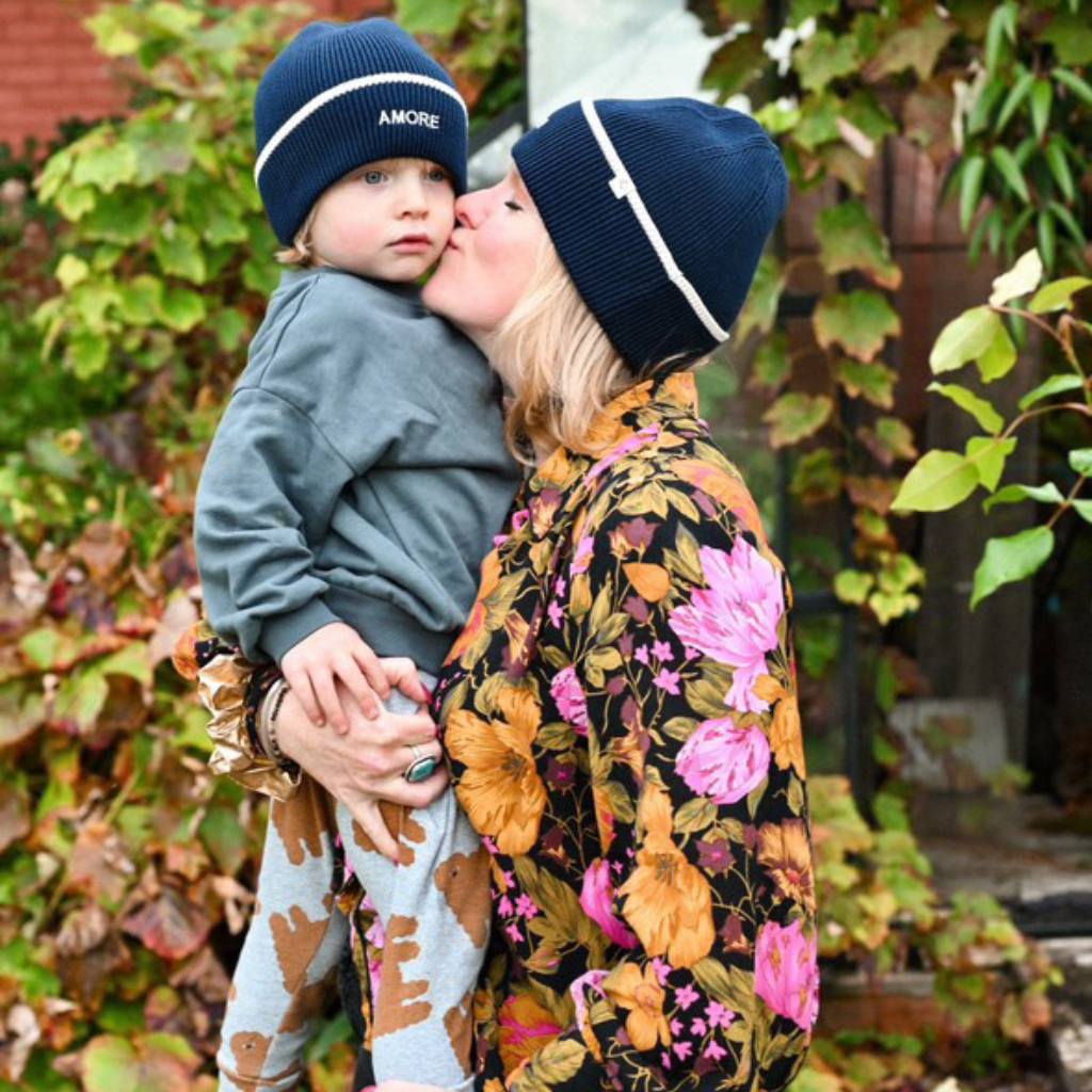 bonnet-bebe-enfant-papa-maman-chamaye-assorti-parent-enfant-bonnet-papa-fils-cadeau-fete-des-peres-bonnet-mere-fille-cadeau-naissance-maman-bebe-matchy-matchy-cadeau-original-famille-broderie-amore-cadeau-petite-fille