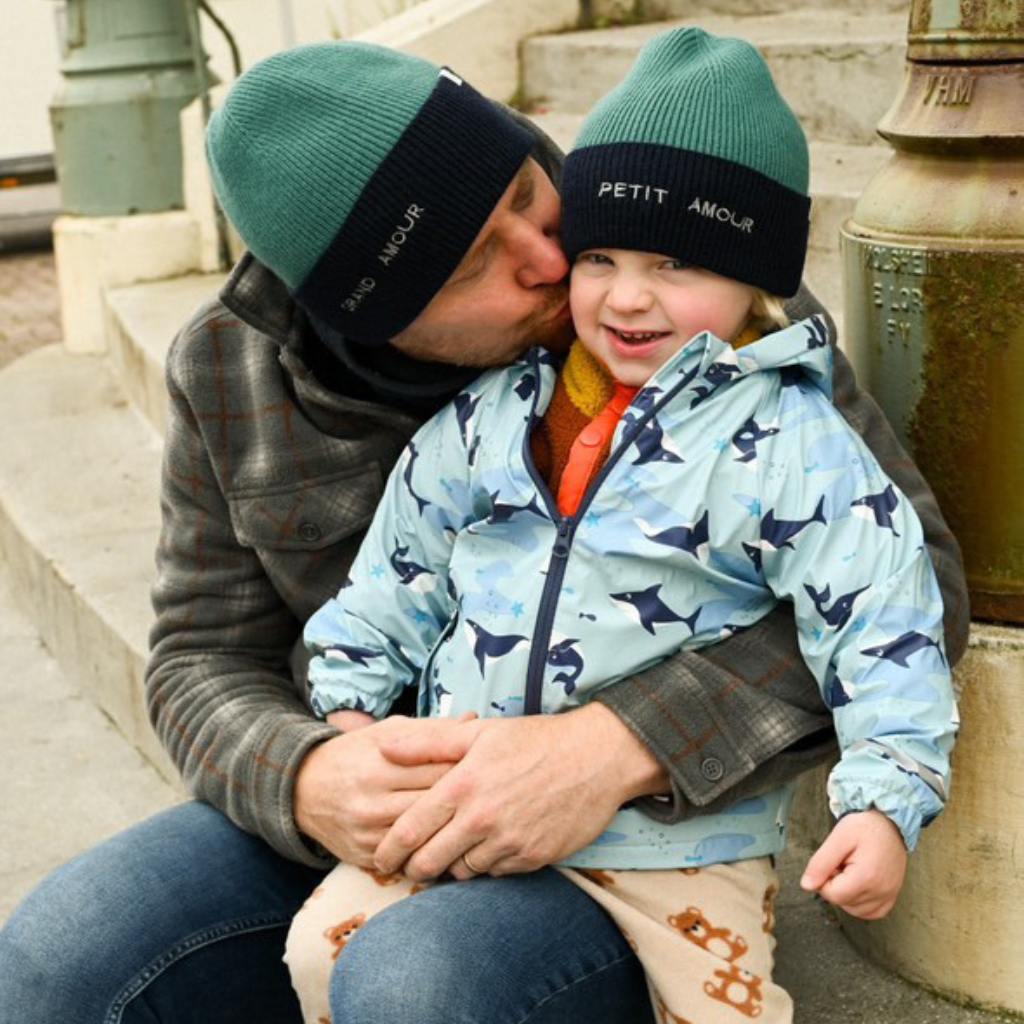 bonnet-bebe-enfant-papa-maman-chamaye-assorti-parent-enfant-bonnet-papa-fils-cadeau-fete-des-peres-bonnet-mere-fille-cadeau-naissance-maman-bebe-matchy-matchy-cadeau-original-famille-broderie-petitamour