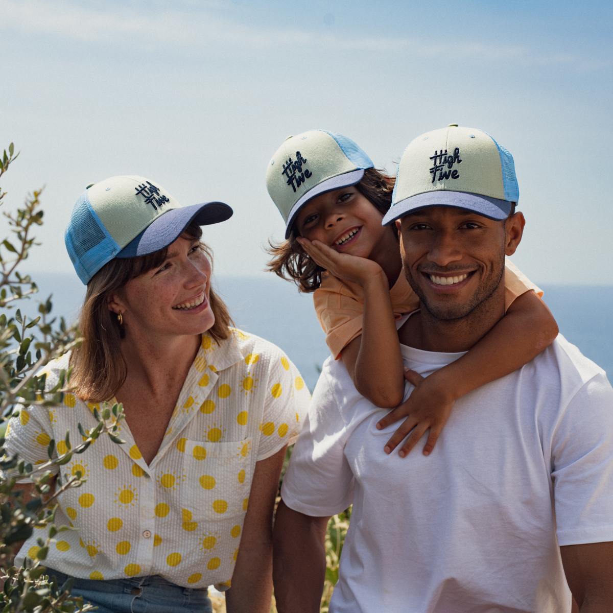 casquette-high-five-bebe-enfant-parent-chamaye-assorti-papa-maman-enfant-cabas-papa-fils-cadeau-naissance-maman-bebe-cadeau-original-famille-casquette-brodée-personnalisable-broderie