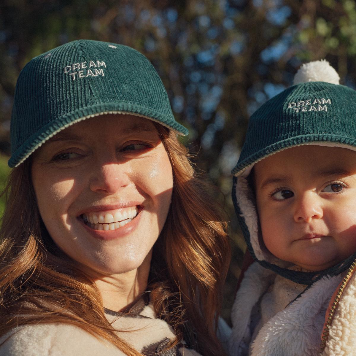 casquette-bebe-enfant-parent-chamaye-assorti-papa-maman-enfant-casquette-papa-fils-cadeau-fete-des-peres-casquette-mere-fille-cadeau-naissance-maman-bebe-cadeau-original-famille-casquette-personnalisable-broderie-dream-team