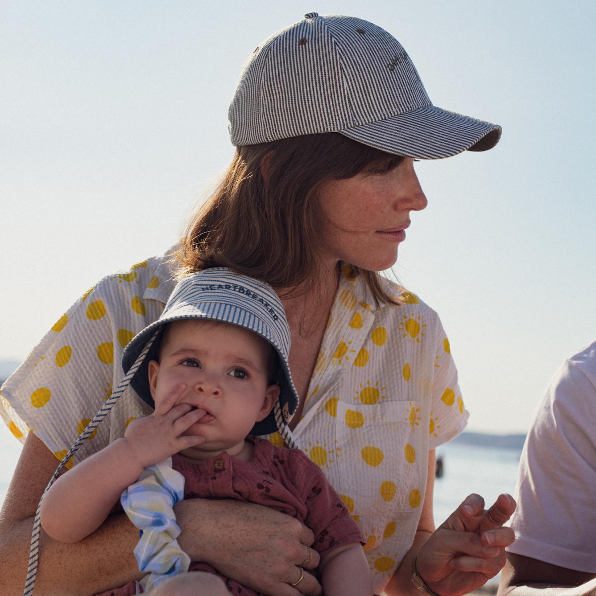 casquette-dream-team-bebe-enfant-parent-chamaye-assorti-papa-maman-enfant-cabas-papa-fils-cadeau-naissance-maman-bebe-cadeau-original-famille-personnalisable-broderie