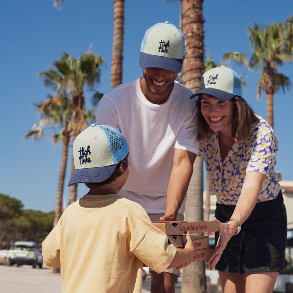 casquette-high-five-bebe-enfant-parent-chamaye-assorti-papa-maman-enfant-cabas-papa-fils-cadeau-naissance-maman-bebe-cadeau-original-famille-casquette-brodée-personnalisable-broderie