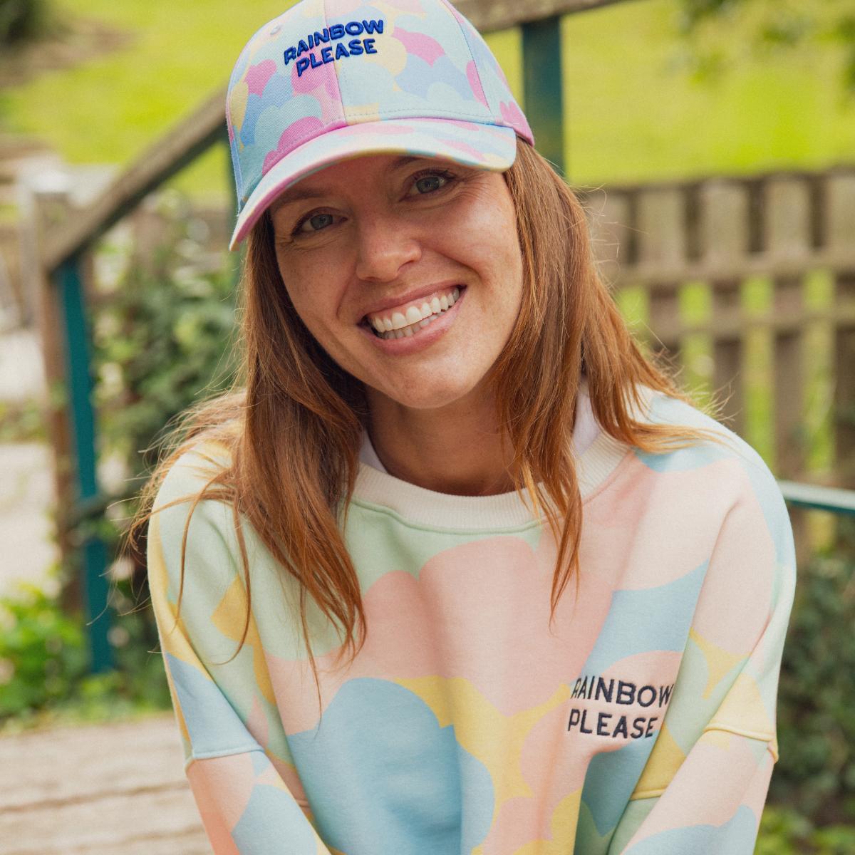 sweat-enfant-adulte-papa-maman-chamaye-assorti-parent-enfant-sac-papa-fils-cadeau-fete-des-meres-pull-mere-fille-cadeau-naissance-maman-matchy-matchy-cadeau-original-famille-broderie-motif-rainbow-please