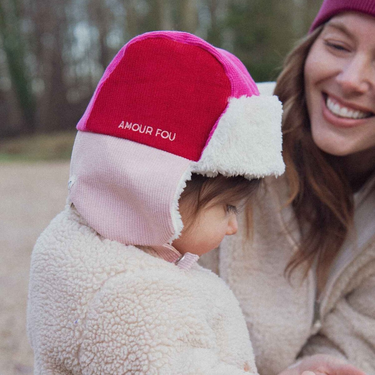 chapka-bebe-enfant-chamaye-assorti-papa-maman-enfant-casquette-papa-fils-cadeau-fete-des-peres-casquette-mere-fille-cadeau-naissance-maman-bebe-cadeau-original-famille-casquette-personnalisable-broderie-amour-fou-rose