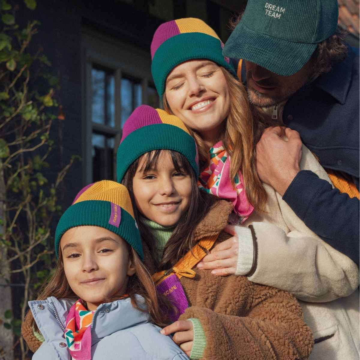  bonnet-bebe-enfant-papa-maman-chamaye-assorti-parent-enfant-bonnet-papa-fils-cadeau-fete-des-peres-bonnet-mere-fille-cadeau-naissance-maman-bebe-matchy-matchy-cadeau-original-famille-broderie-funky-family