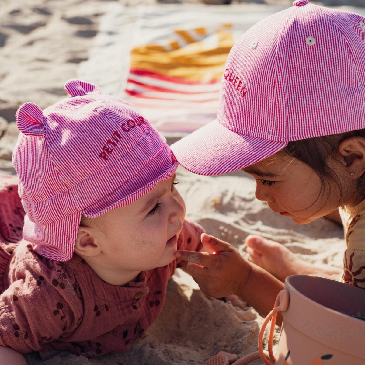 chapeau-soleil-bebe-enfant-parent-chamaye-assorti-papa-maman-enfant-trousse-papa-fils-cadeau-naissance-maman-bebe-cadeau-original-famille-chapeau-personnalisable-broderie-petit-coeur