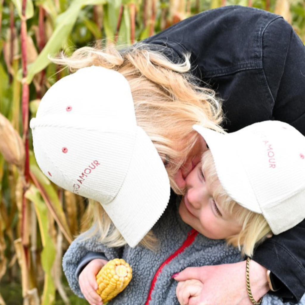 casquette-bebe-enfant-parent-chamaye-assorti-papa-maman-enfant-casquette-papa-fils-cadeau-fete-des-peres-casquette-mere-fille-cadeau-naissance-maman-bebe-cadeau-original-famille-casquette-personnalisable-broderie-petit-grand-amour