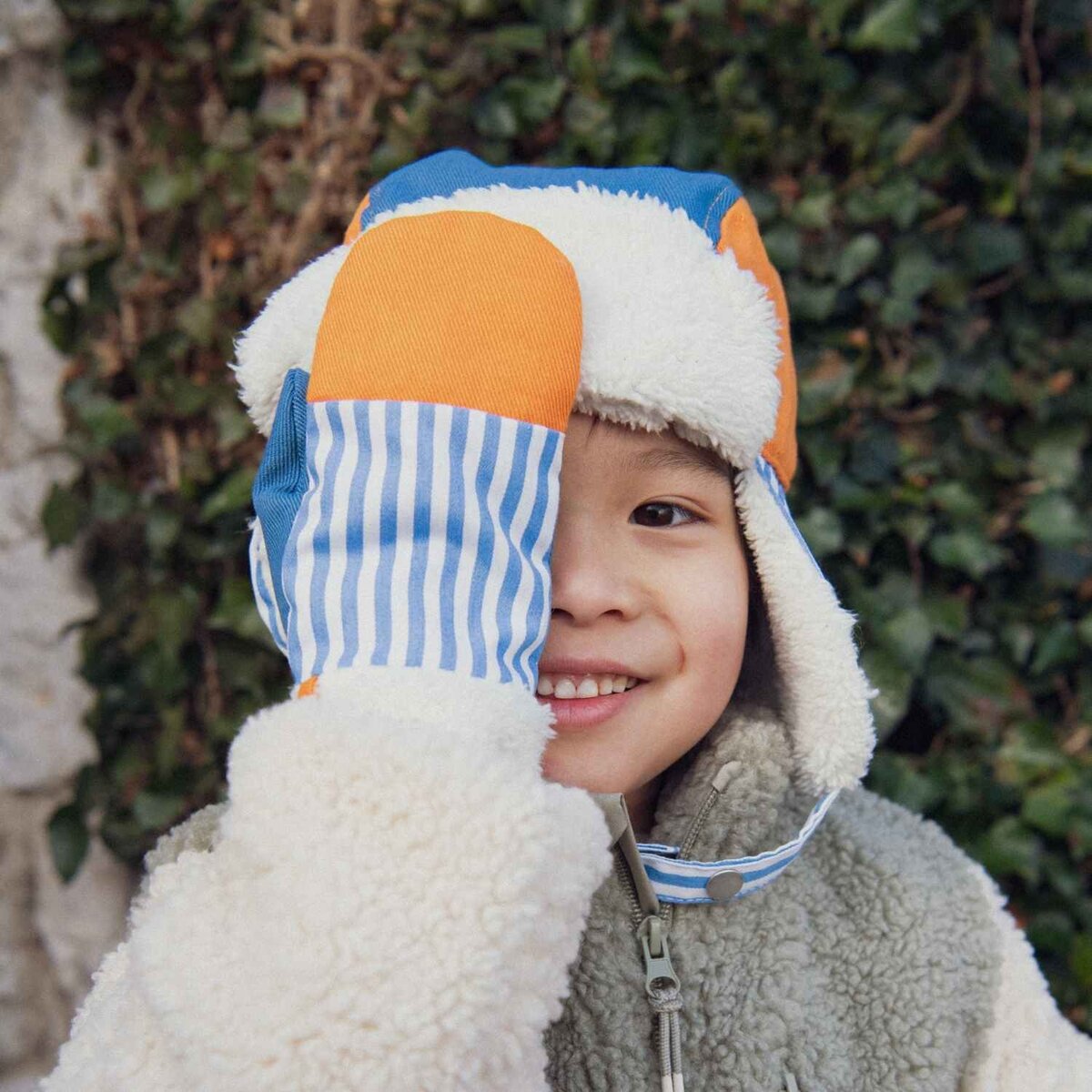 chapka-bebe-enfant-chamaye-assorti-papa-maman-enfant-casquette-papa-fils-cadeau-fete-des-peres-casquette-mere-fille-cadeau-naissance-maman-bebe-cadeau-original-famille-casquette-personnalisable-broderie-rainbow-please-orange