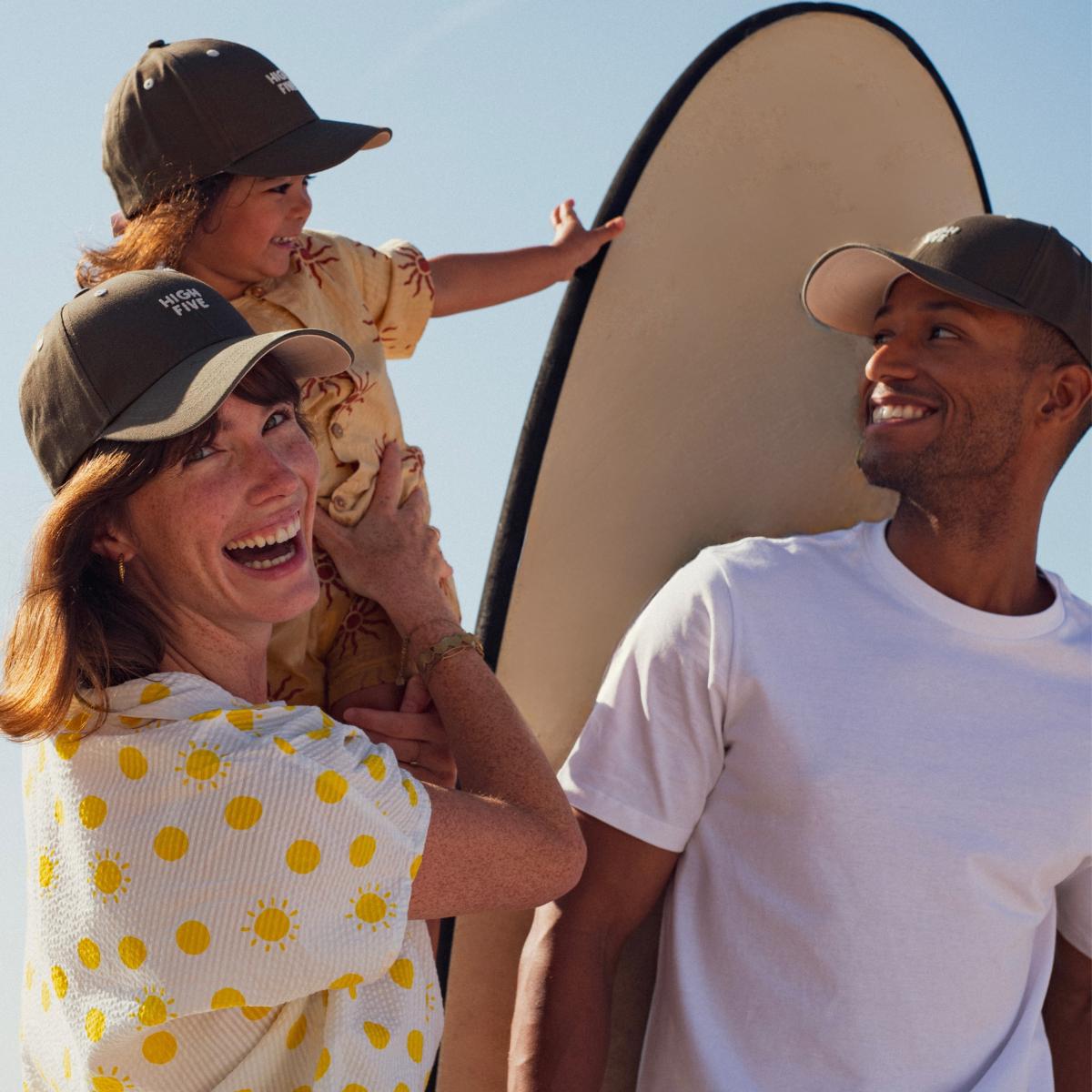 casquette-high-five-bebe-enfant-parent-chamaye-assorti-papa-maman-enfant-casquette-papa-fils-cadeau-naissance-maman-bebe-cadeau-original-famille-casquette-personnalisable-broderie