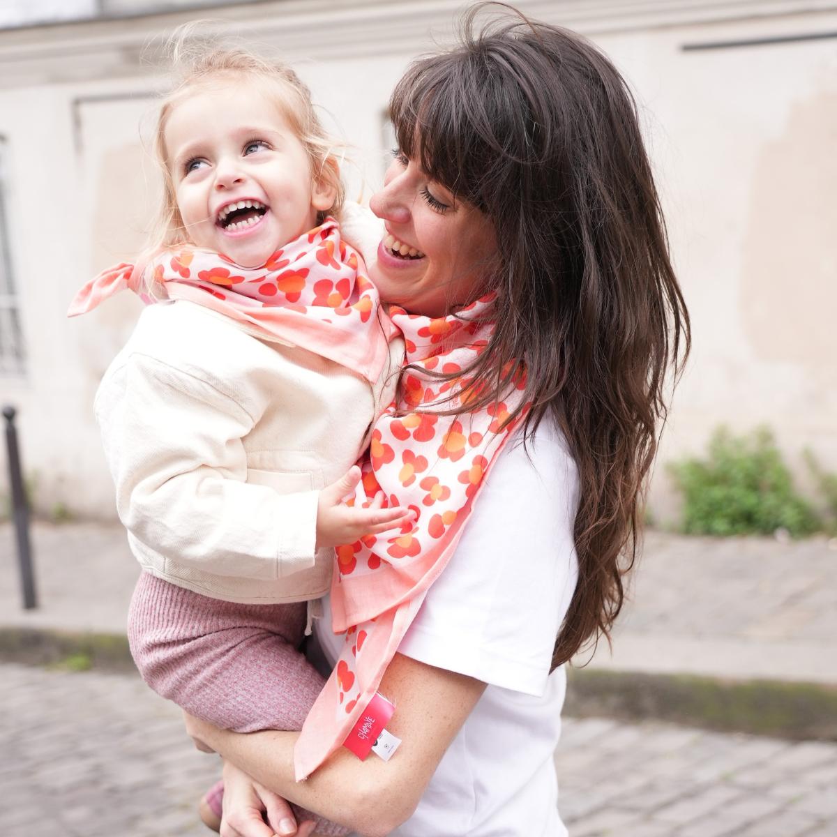 foulard-parent-enfant-coton-foulard-maman-enfant-cadeau-maman-fête-des-mères-cadeau-anniversaire-petite-fille-matchy-matchy-cadeau-famille-cadeau-mère-fille-original-cadeau-pratique-matchy-matchy-cadeaux-noel-famille-marque-francaise-motif 