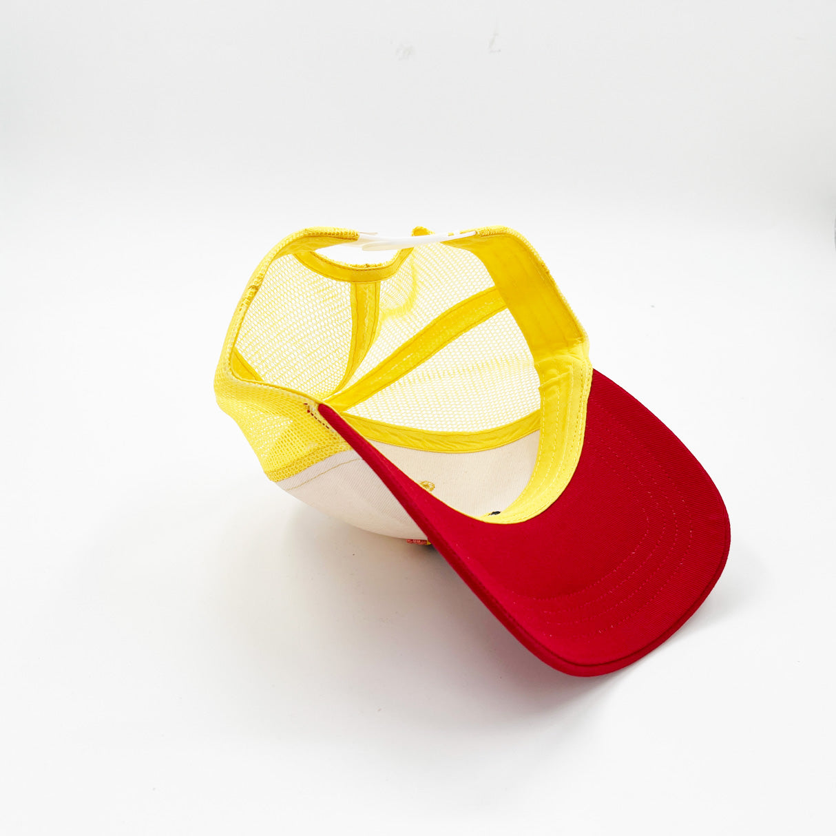 Casquette The Gang filet jaune visière rouge | Enfant ou Adulte