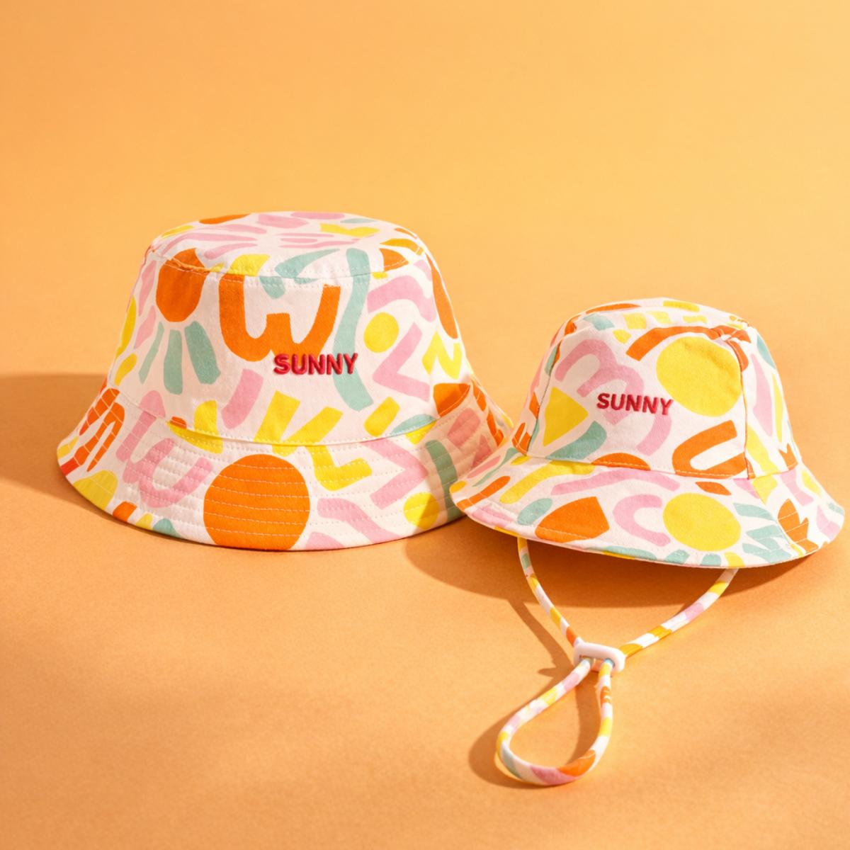 bob-bebe-enfant-parent-chamaye-assorti-papa-maman-enfant-bob-papa-fils-cadeau-fete-des-peres-casquette-mere-fille-cadeau-naissance-maman-bebe-cadeau-original-famille-bob-personnalisable-broderie-sunny-motif-multicolore