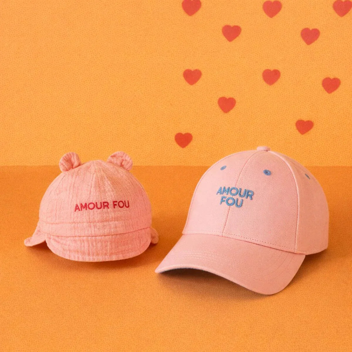 chapeau-bebe-enfant-soleil-chamaye-assorti-papa-maman-enfant-casquette-papa-fils-cadeau-fete-des-peres-casquette-mere-fille-cadeau-naissance-maman-bebe-cadeau-original-famille-casquette-personnalisable-broderie-amour-fou