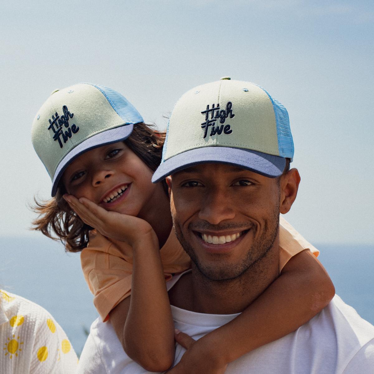 casquette-high-five-bebe-enfant-parent-chamaye-assorti-papa-maman-enfant-cabas-papa-fils-cadeau-naissance-maman-bebe-cadeau-original-famille-casquette-brodée-personnalisable-broderie