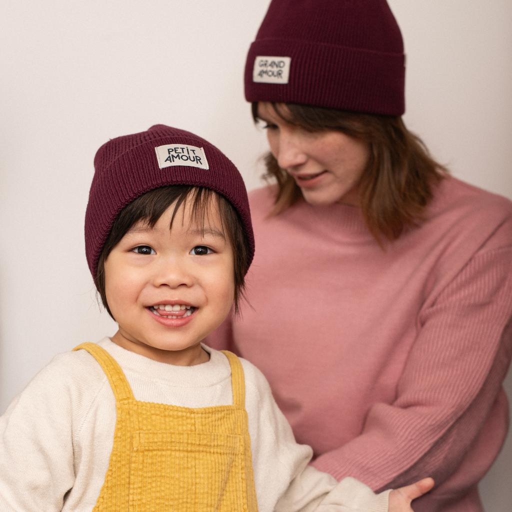 bonnet-bebe-enfant-papa-maman-chamaye-assorti-parent-enfant-bonnet-papa-fils-cadeau-fete-des-peres-bonnet-mere-fille-cadeau-naissance-maman-bebe-matchy-matchy-cadeau-original-famille-broderie-Petit-grand-amour