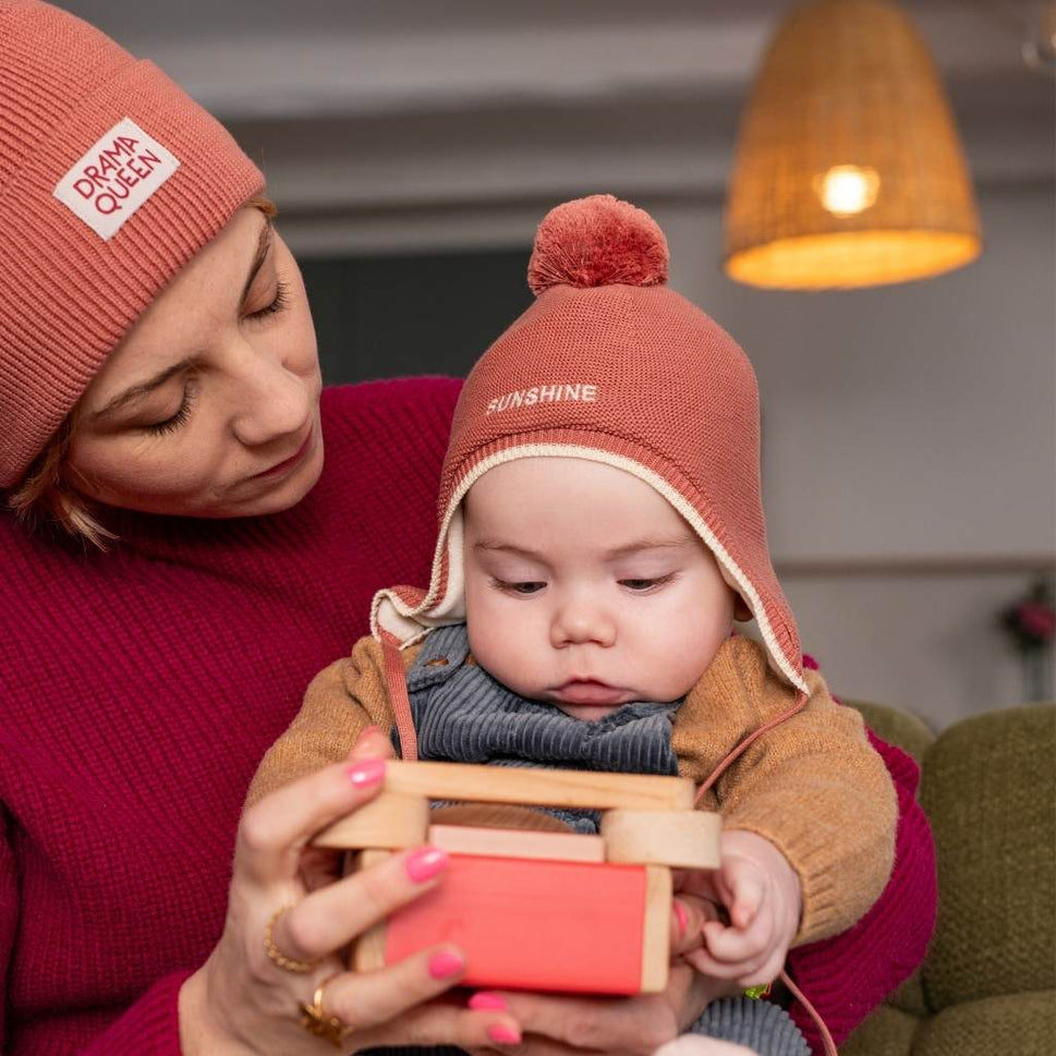 bonnet-bebe-enfant-papa-maman-chamaye-assorti-parent-enfant-bonnet-papa-fils-cadeau-fete-des-peres-bonnet-mere-fille-cadeau-naissance-maman-bebe-matchy-matchy-cadeau-original-famille-broderie-sunshine