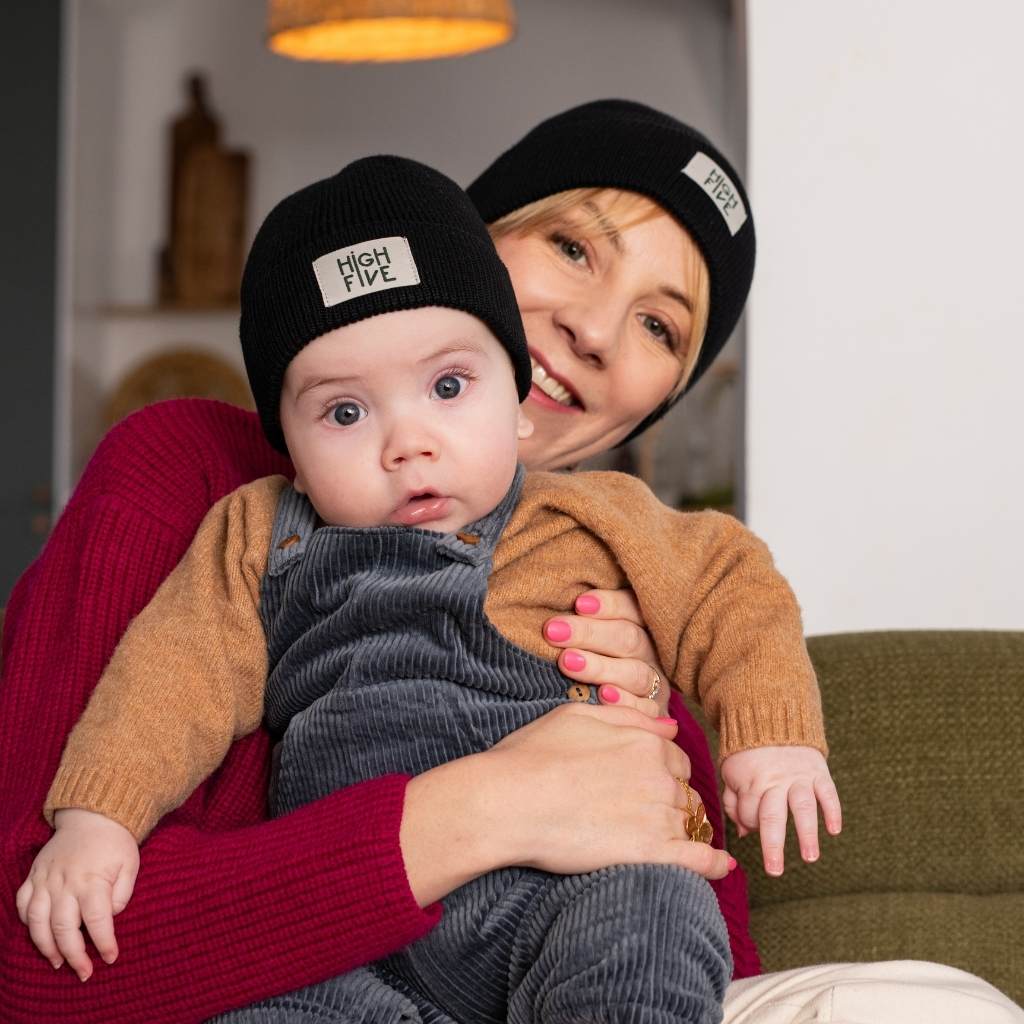 bonnet-bebe-enfant-papa-maman-chamaye-assorti-parent-enfant-bonnet-papa-fils-cadeau-fete-des-peres-bonnet-mere-fille-cadeau-naissance-maman-bebe-matchy-matchy-cadeau-original-famille-broderie-highfive