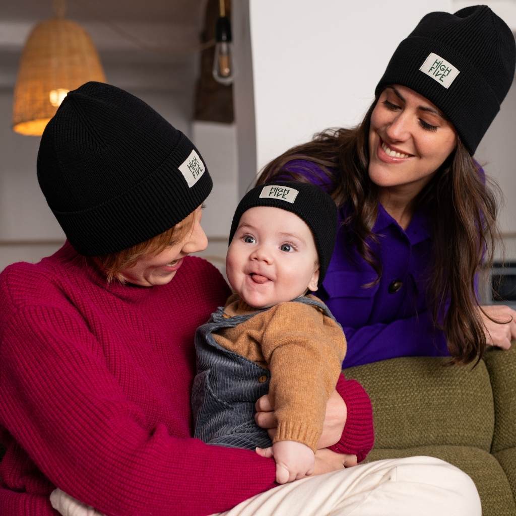 bonnet-bebe-enfant-papa-maman-chamaye-assorti-parent-enfant-bonnet-papa-fils-cadeau-fete-des-peres-bonnet-mere-fille-cadeau-naissance-maman-bebe-matchy-matchy-cadeau-original-famille-broderie-highfive