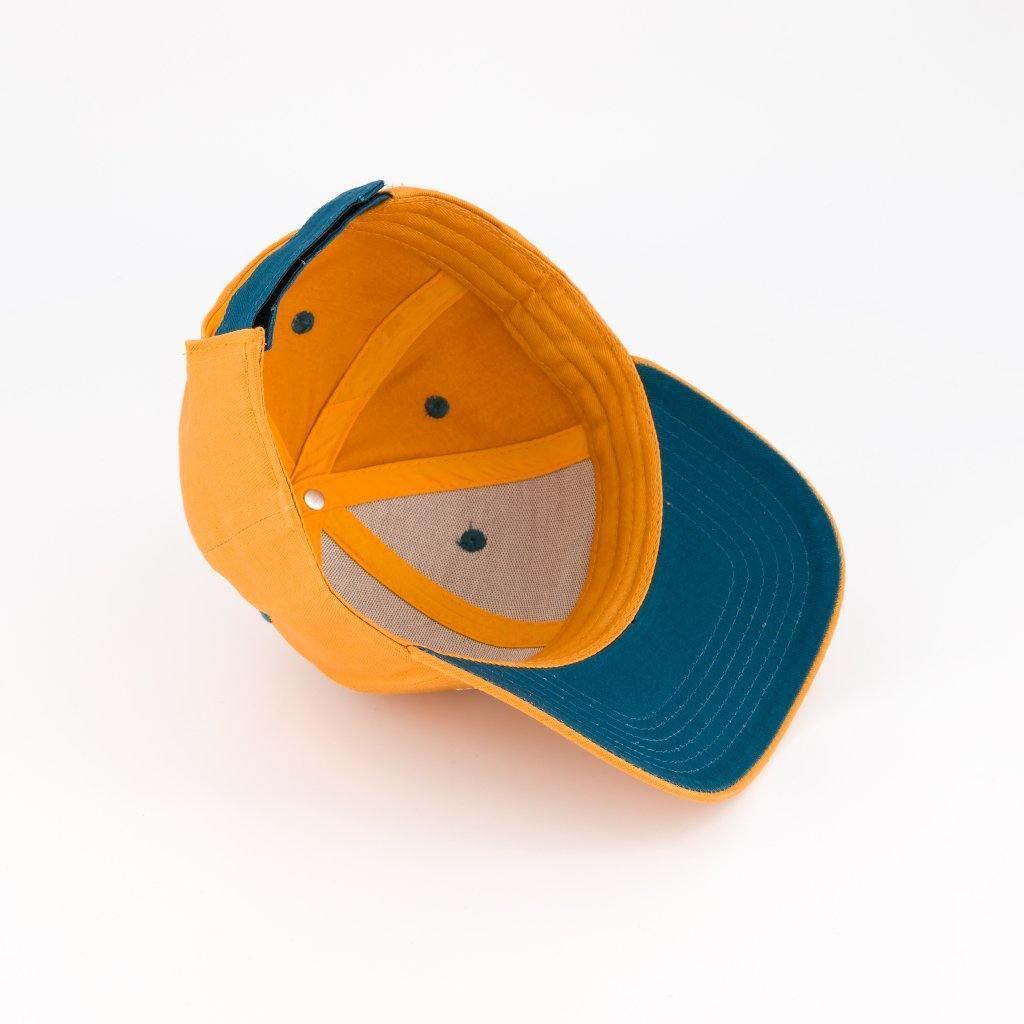 casquette-bebe-enfant-chamaye-duo-parent-enfant-broderie-enfant-terrible-taille-bebe-couleur-moutarde-protection-solaire-bebe-ete-chamaye-cadeau-de-naissance-papa-maman-bebe