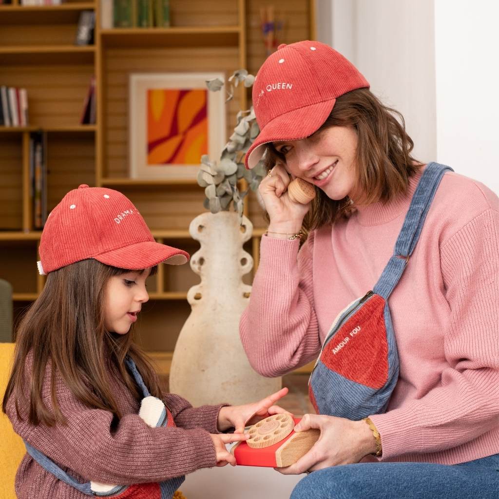 casquette-bebe-enfant-parent-chamaye-assorti-papa-maman-enfant-casquette-papa-fils-cadeau-fete-des-peres-casquette-mere-fille-cadeau-naissance-maman-bebe-cadeau-original-famille-casquette-personnalisable-broderie-drama-queen