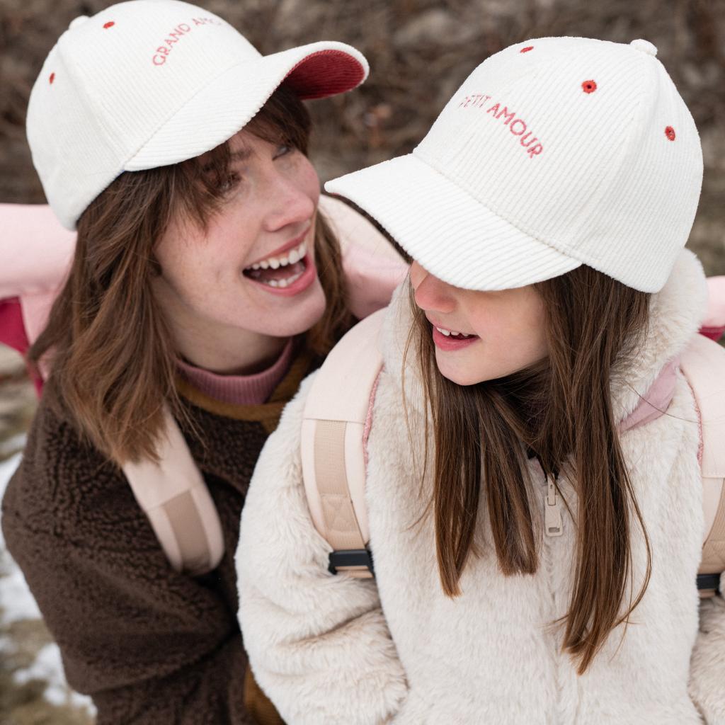 casquette-bebe-enfant-parent-chamaye-assorti-papa-maman-enfant-casquette-papa-fils-cadeau-fete-des-peres-casquette-mere-fille-cadeau-naissance-maman-bebe-cadeau-original-famille-casquette-personnalisable-broderie-petit-grand-amour