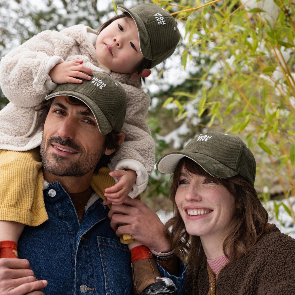 casquette-bebe-enfant-parent-chamaye-assorti-papa-maman-enfant-casquette-papa-fils-cadeau-fete-des-peres-casquette-mere-fille-cadeau-naissance-maman-bebe-cadeau-original-famille-casquette-personnalisable-broderie-high-five