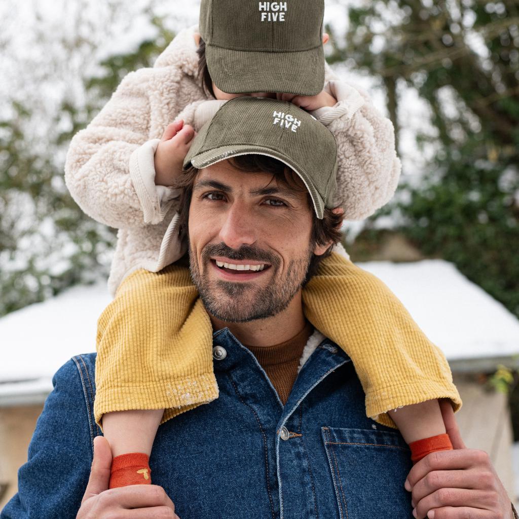 casquette-bebe-enfant-parent-chamaye-assorti-papa-maman-enfant-casquette-papa-fils-cadeau-fete-des-peres-casquette-mere-fille-cadeau-naissance-maman-bebe-cadeau-original-famille-casquette-personnalisable-broderie-high-five