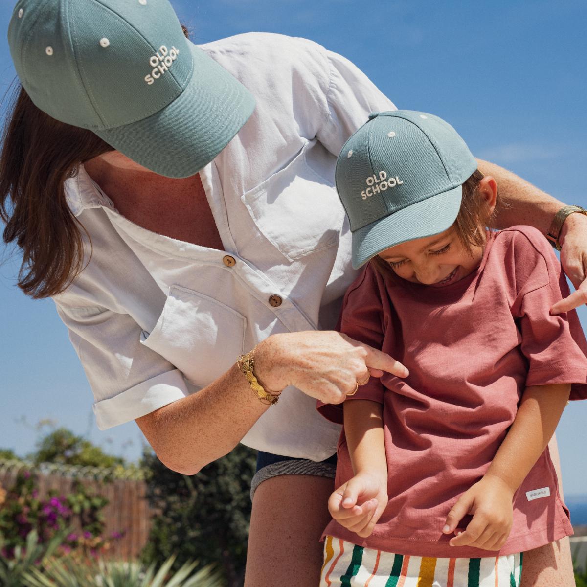 casquette-old-school-bebe-enfant-parent-chamaye-assorti-papa-maman-enfant-cabas-papa-fils-cadeau-naissance-maman-bebe-cadeau-original-famille-personnalisable-broderie