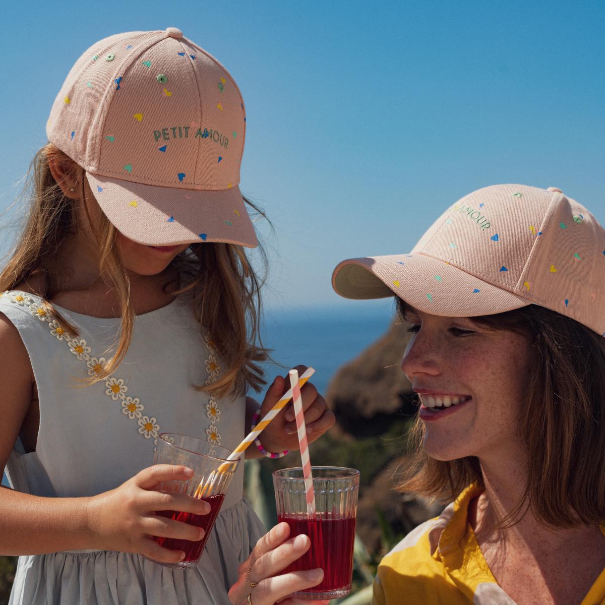 casquette-grand-amour-bebe-enfant-parent-chamaye-assorti-papa-maman-enfant-cabas-papa-fils-cadeau-naissance-maman-bebe-cadeau-original-famille-casquette-brodée-personnalisable-broderie