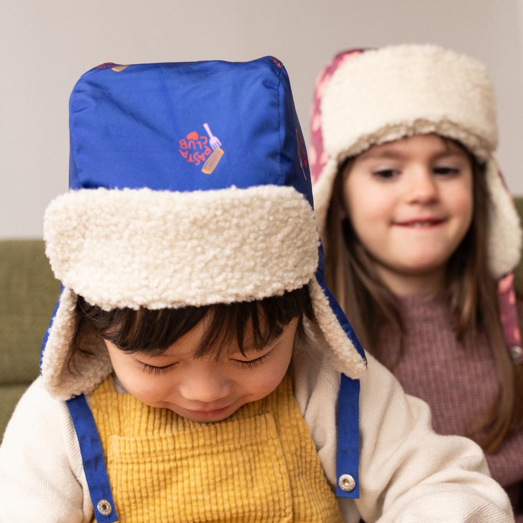 chapka-bebe-enfant-papa-maman-chamaye-assorti-parent-enfant-bonnet-papa-fils-cadeau-fete-des-peres-bonnet-mere-fille-cadeau-naissance-maman-bebe-matchy-matchy-cadeau-original-famille-broderie-pasta-club